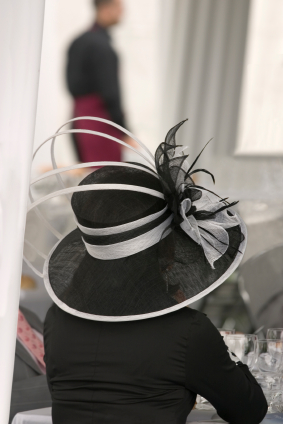 Stunning wide-brimmed wedding hat in black and white